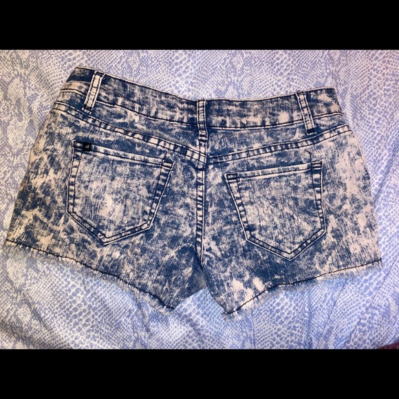 Distressed acid wash denim shorts - Picture 2 of 2